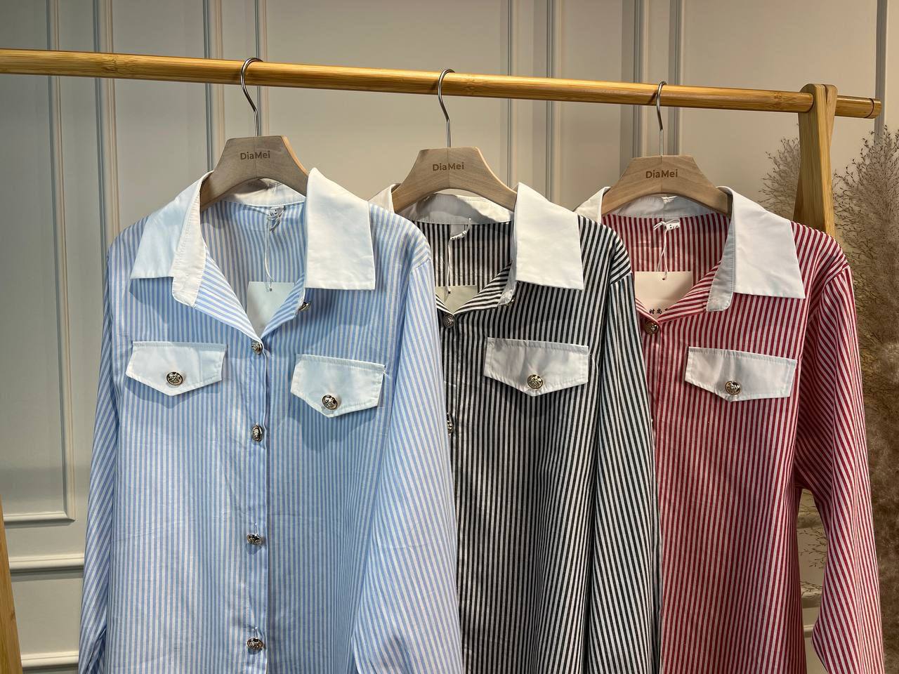 В наличии полосатая рубашка с контрастным воротником