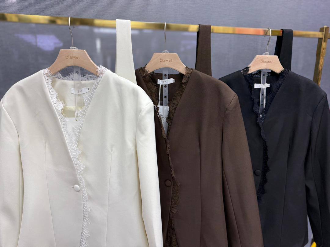 Muslim Lace Set
Муслим двойка с кружевной отделкой
(жак...