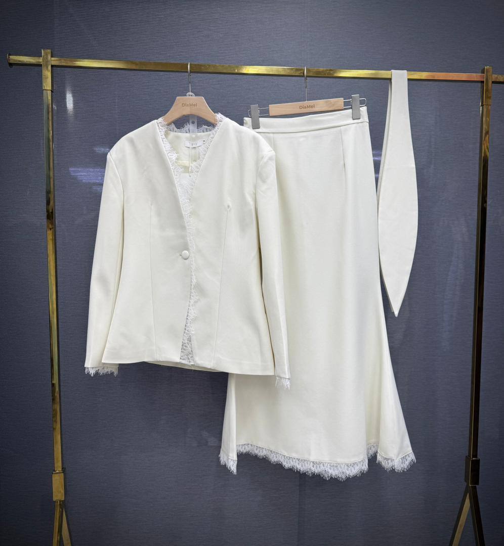 Muslim Lace Set
Муслим двойка с кружевной отделкой
(жак...