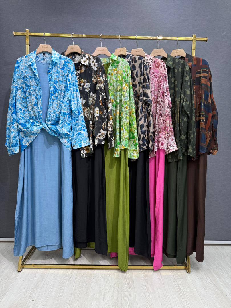 Стильный комплект: платье + накидка-рубашка со стразами