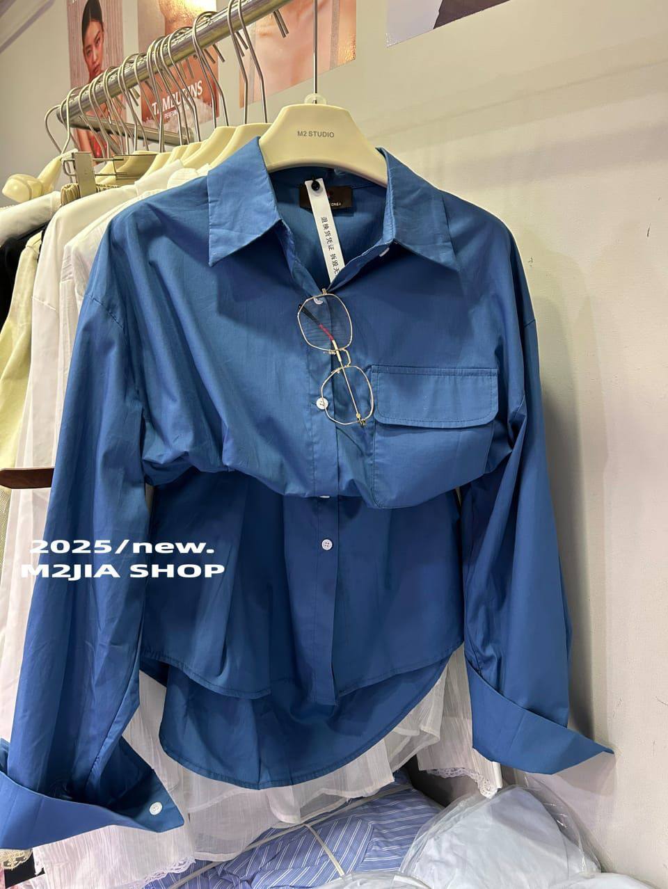 Оверсайз рубашка с ремнем — стиль и акцент в одном образе