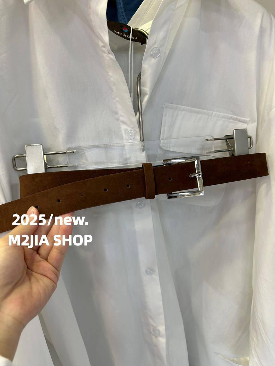 Оверсайз рубашка с ремнем — стиль и акцент в одном образе