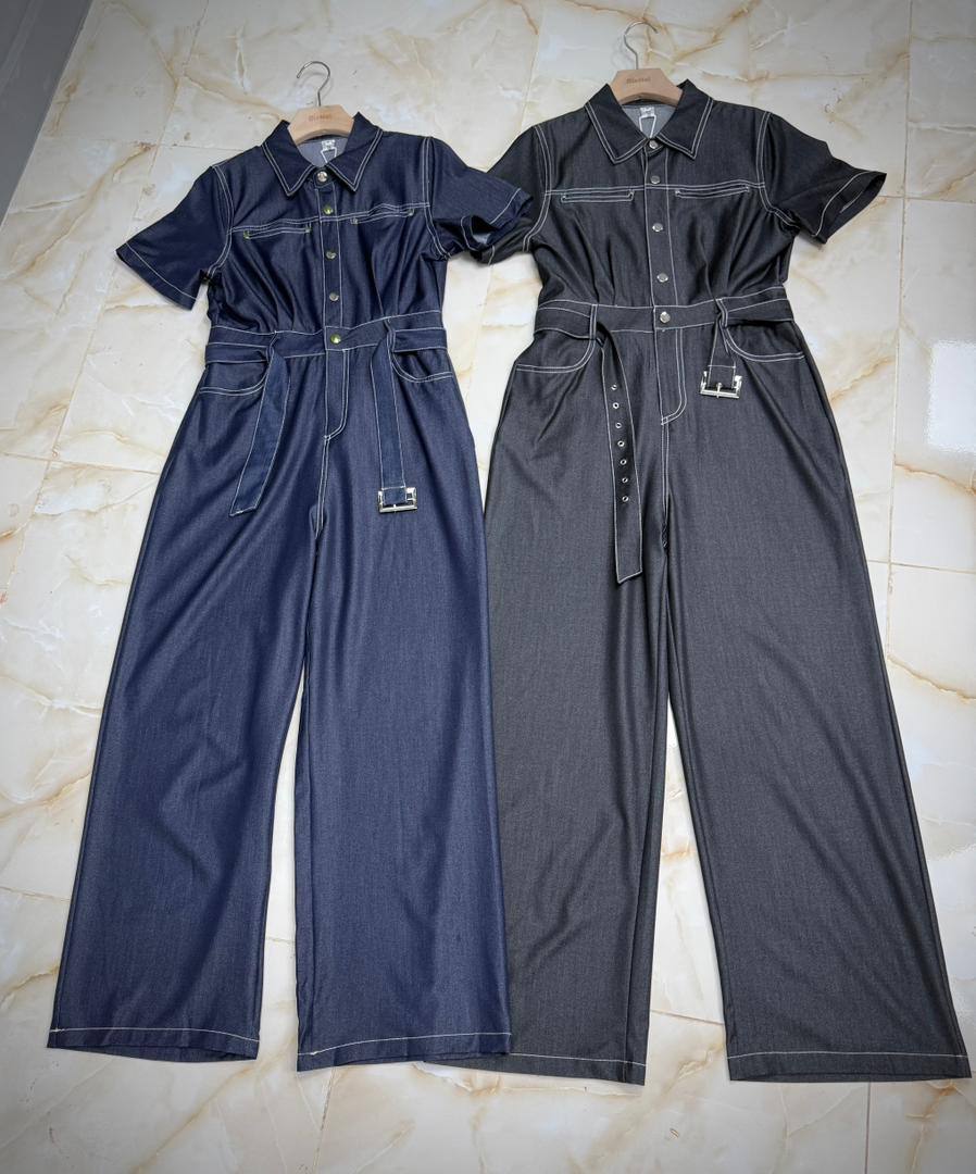 Стильный комбинезон с поясом