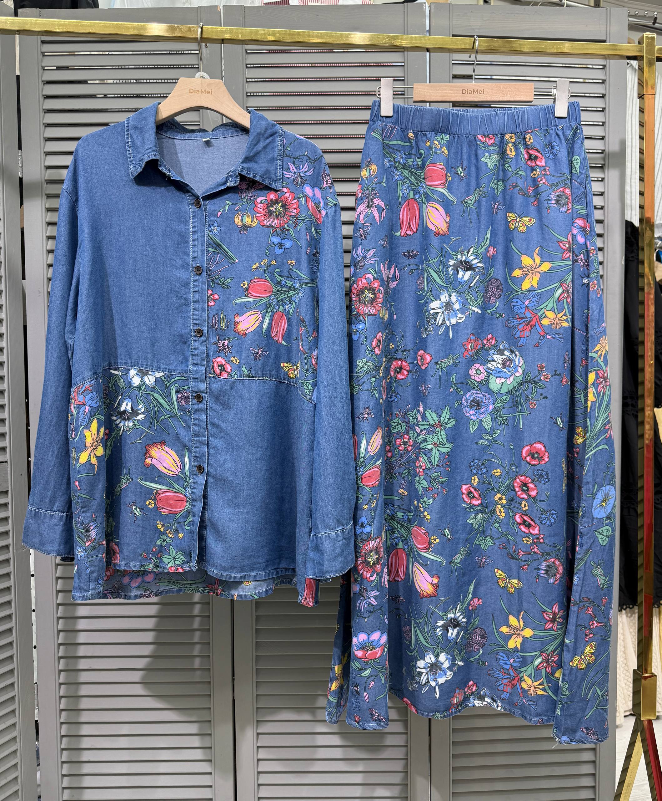 Джинсовые двойки с цветочным принтом