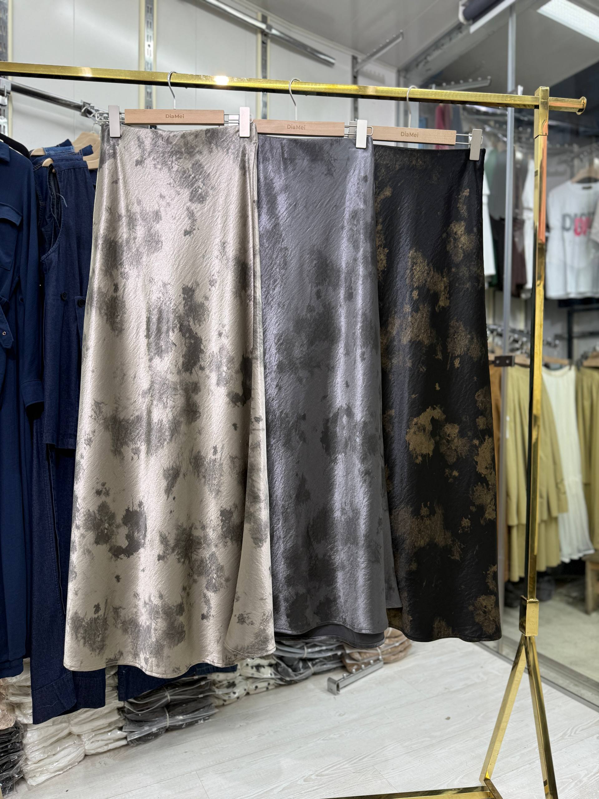 Атласная юбка-макси