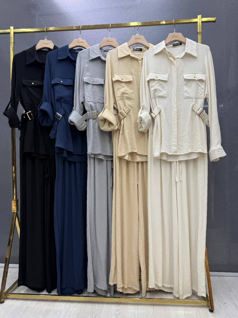 Элегантный костюм-двойка — рубашка с накладными кармана...