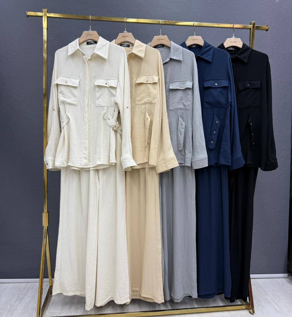 Элегантный костюм-двойка — рубашка с накладными кармана...