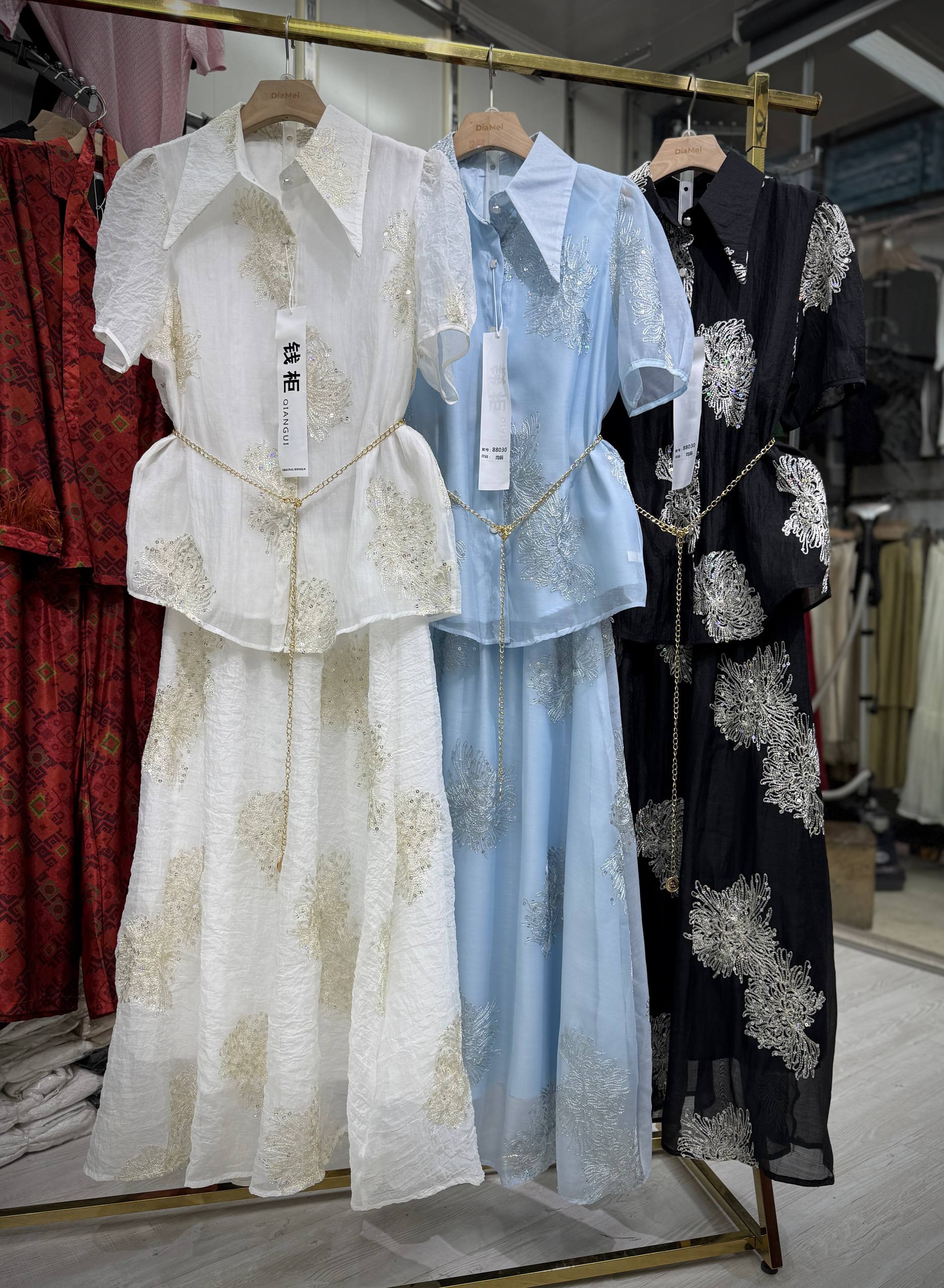 Комплект-двойка с вышивкой и стразами