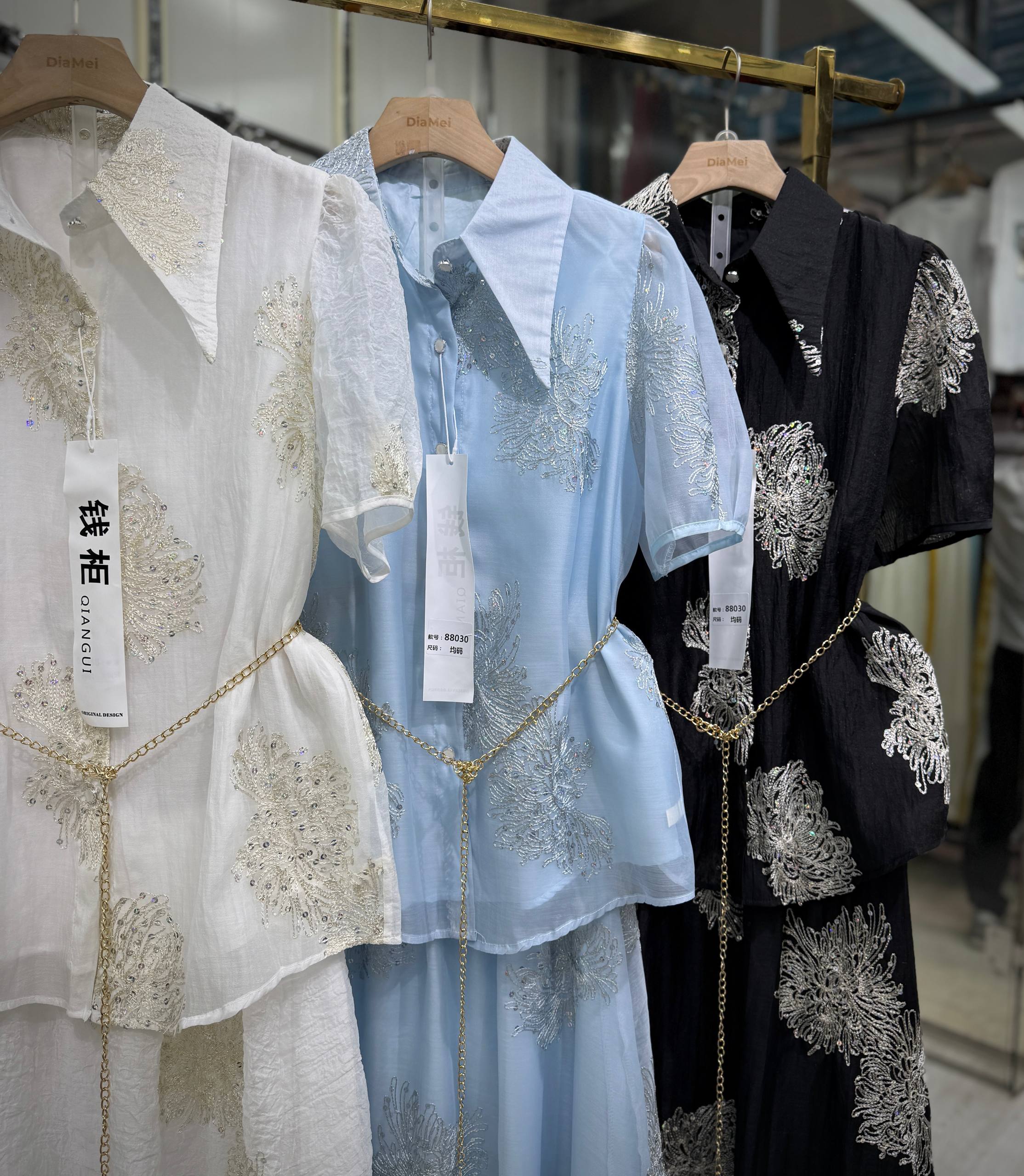 Комплект-двойка с вышивкой и стразами