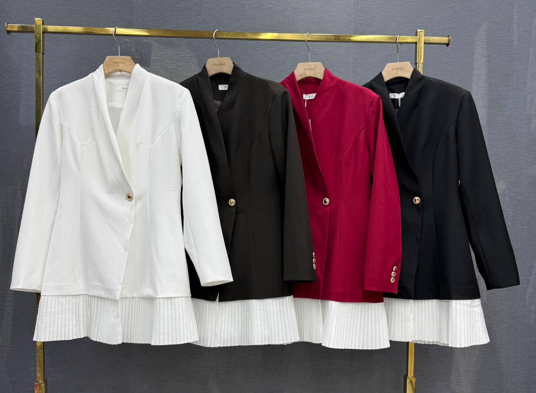 Pleated Hem Blazer
Жакет с плиссированной юбкой-вставко...