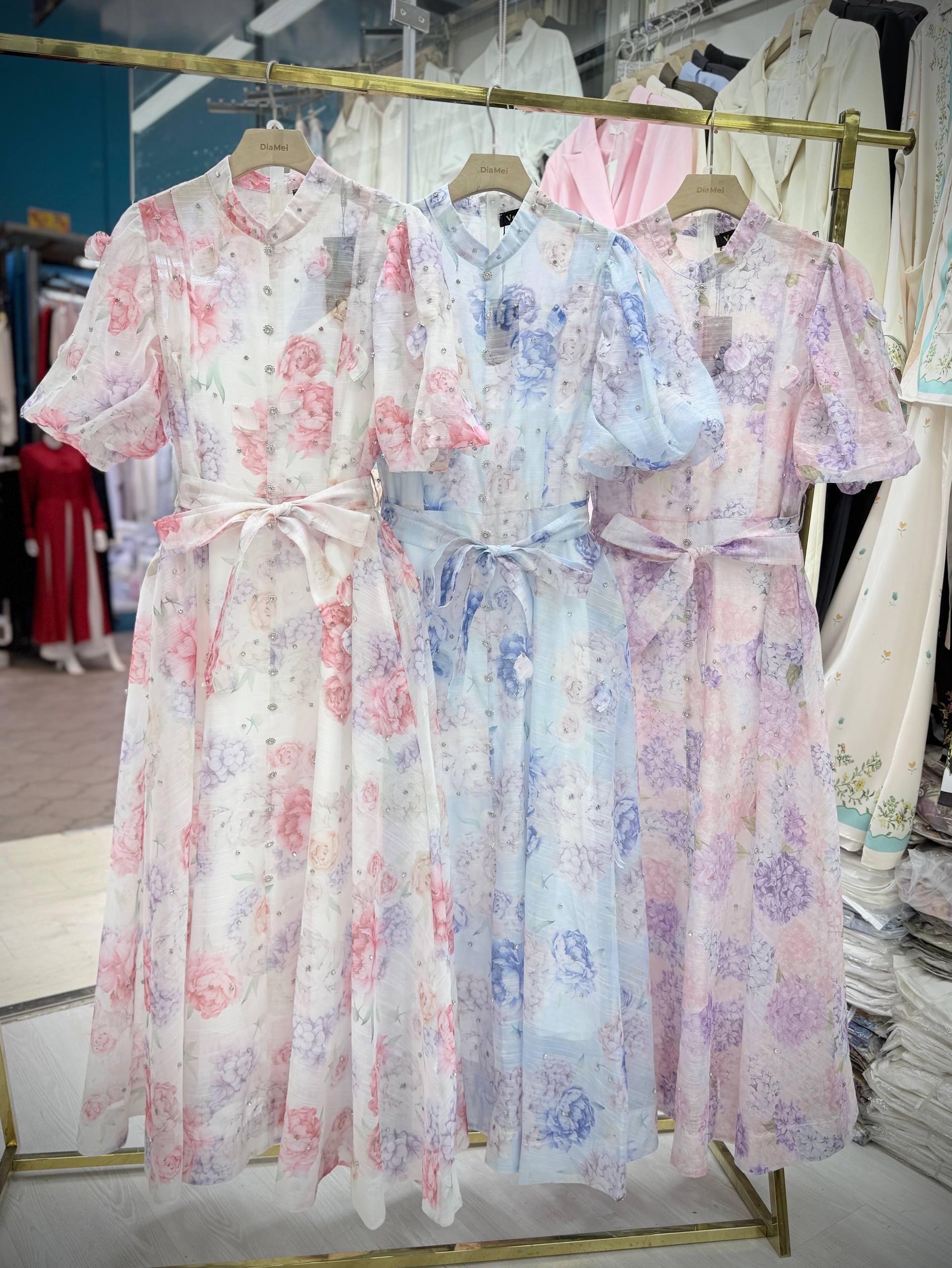 Роскошное воздушное платье в стиле Zimmermann с цветочн...