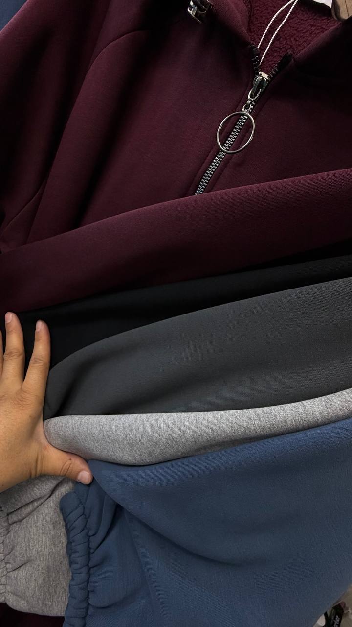 Худи с полным замком
Размер: L,XL.  подойдёт с 46 по 58...