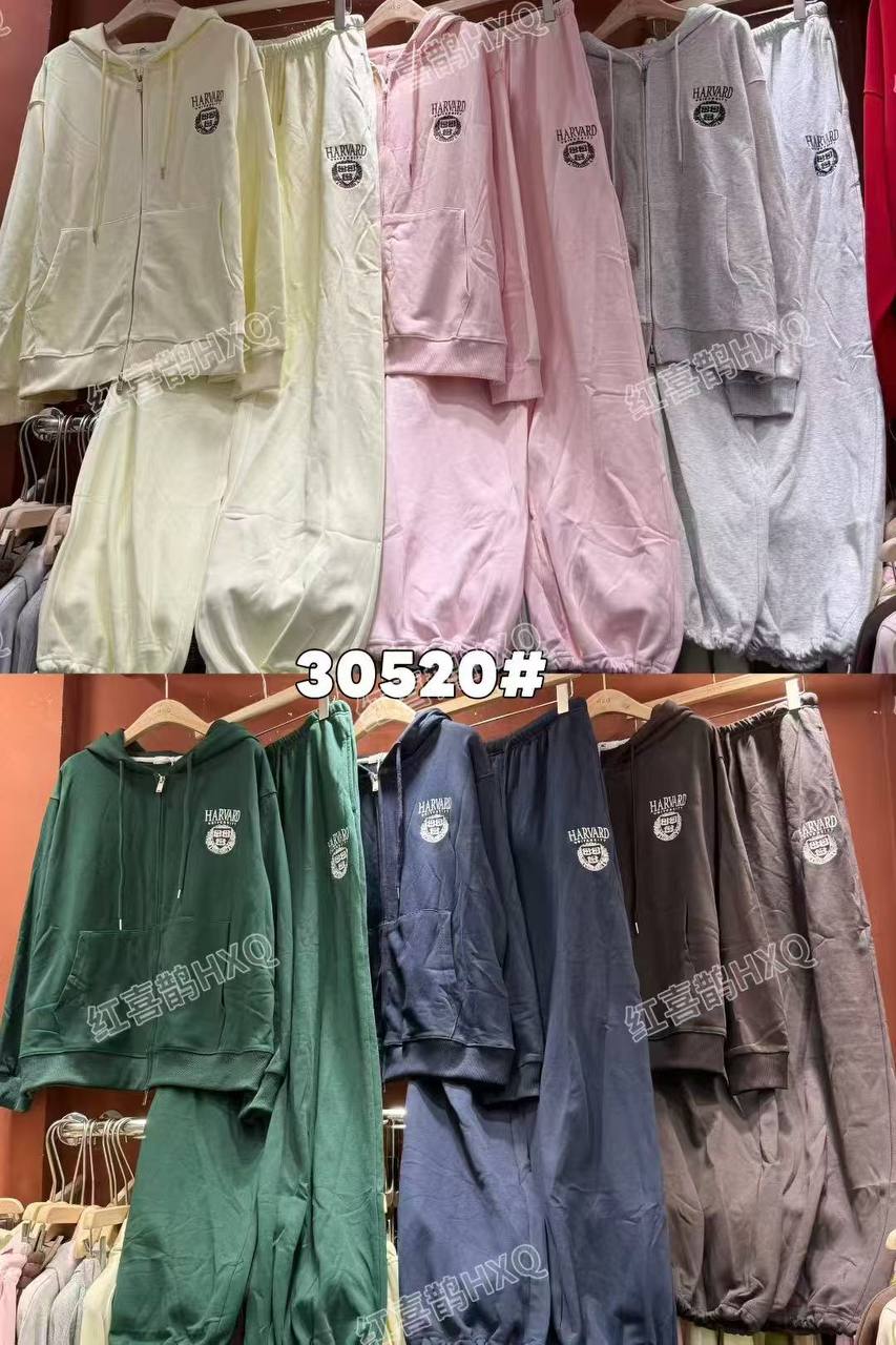 Новинка 💣
Спортивный трендовый костюм с капюшоном самог...