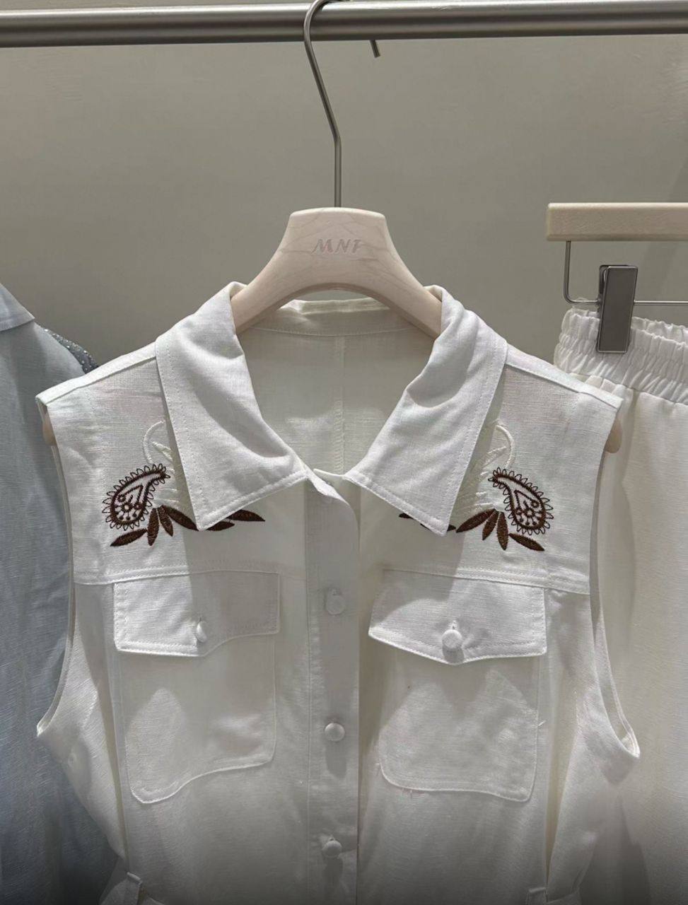 Двойка 
42-44размер
Белый/бордо/айвори/красный
200штук-...