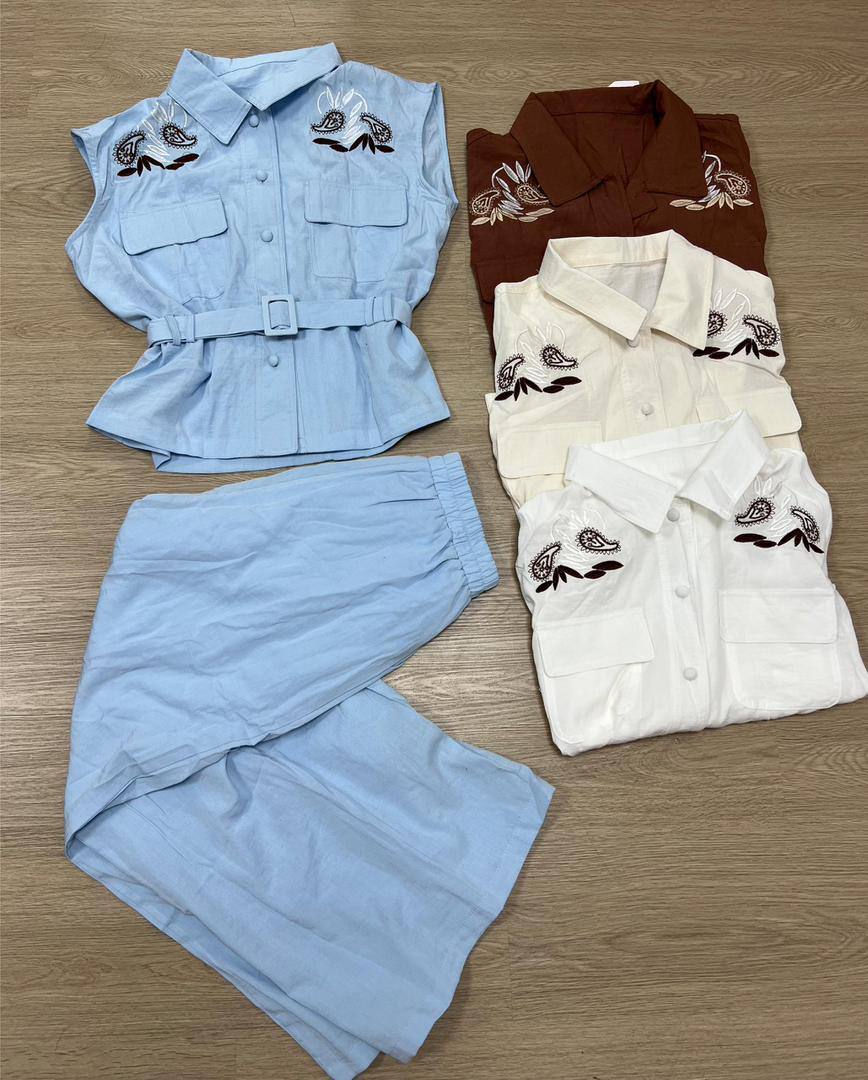 Двойка 
42-44размер
Белый/бордо/айвори/красный
200штук-...