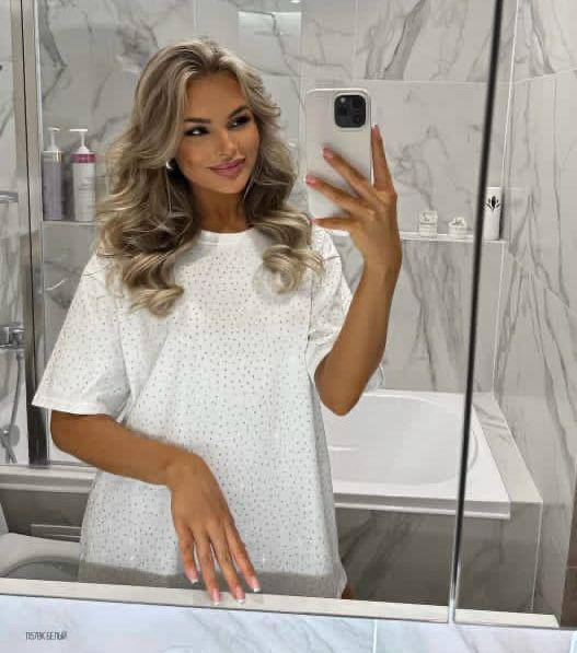 Платье
S M размер
200штук-+
Цена 240