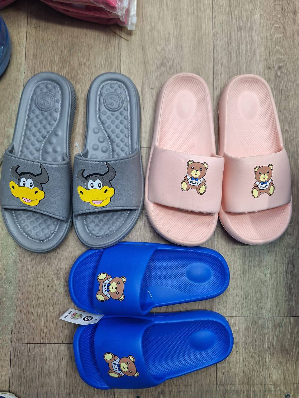 Количество 2300 шт 
Размеры 41-45
Цена 75 сом