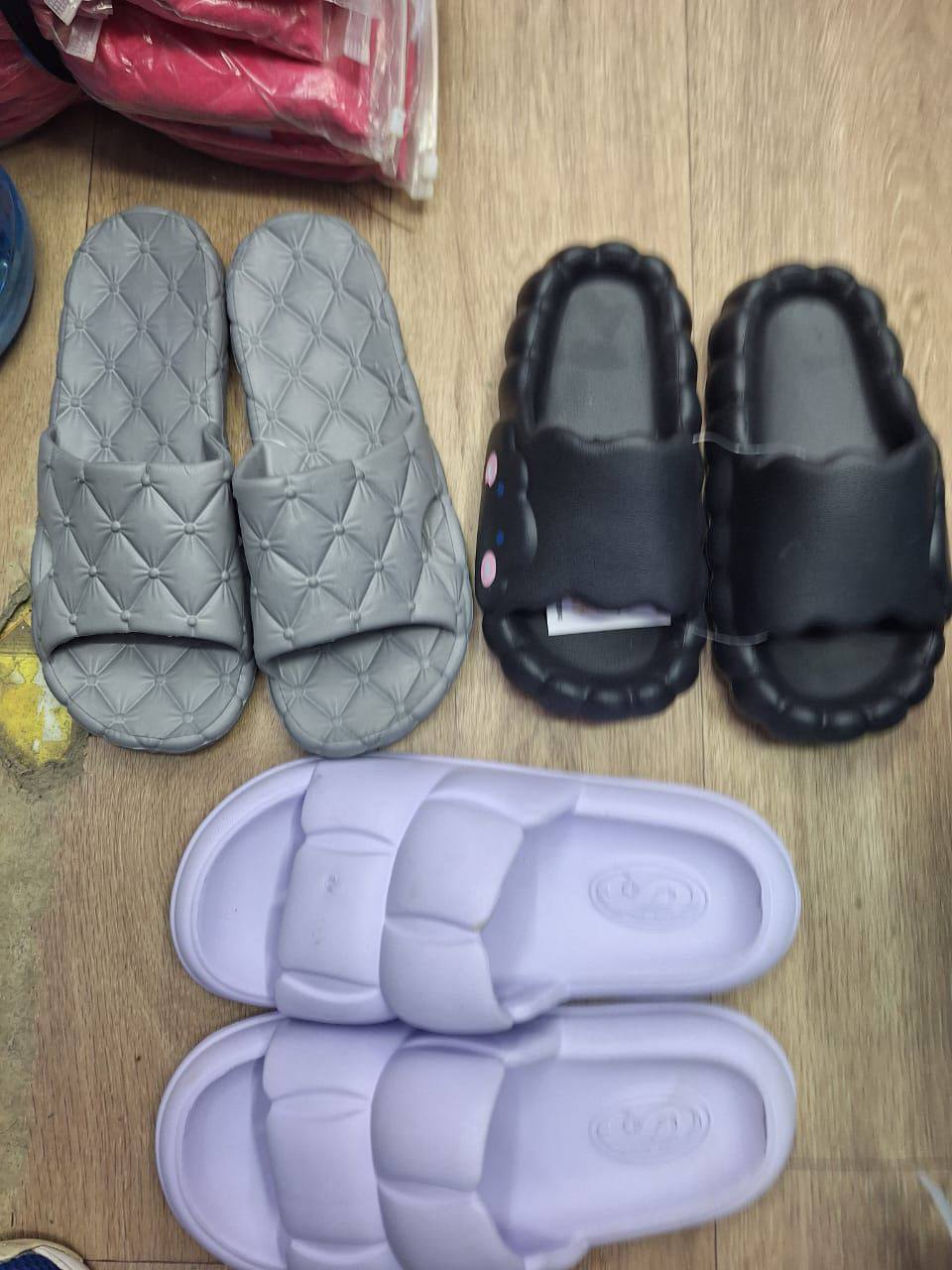 Количество 2300 шт 
Размеры 41-45
Цена 75 сом