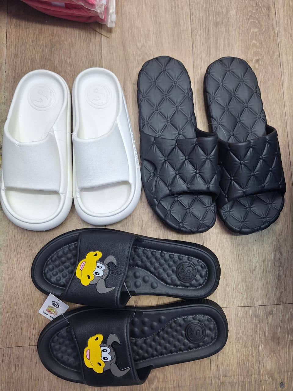 Привозной Китай 🇨🇳 
Мужские только белый цвет 
Цена 140...