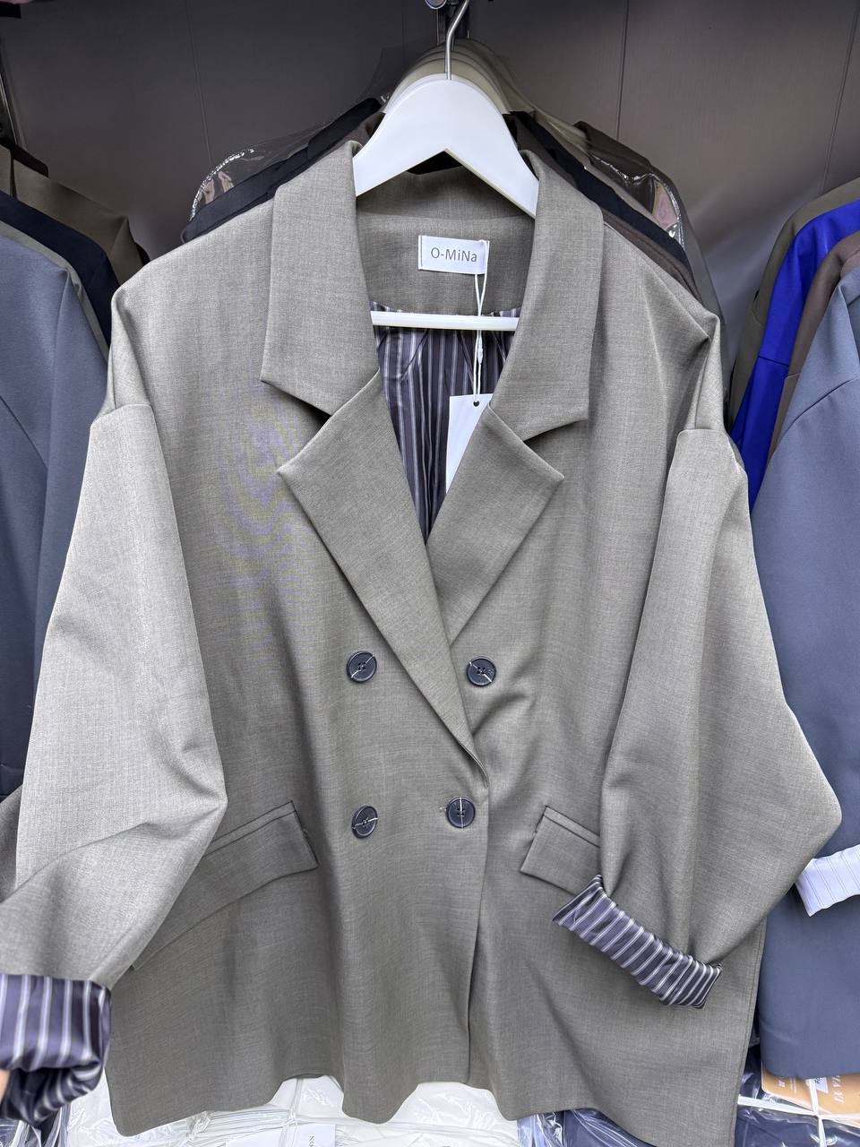 Оверсайзный пиджак — стильная база для современных обра...