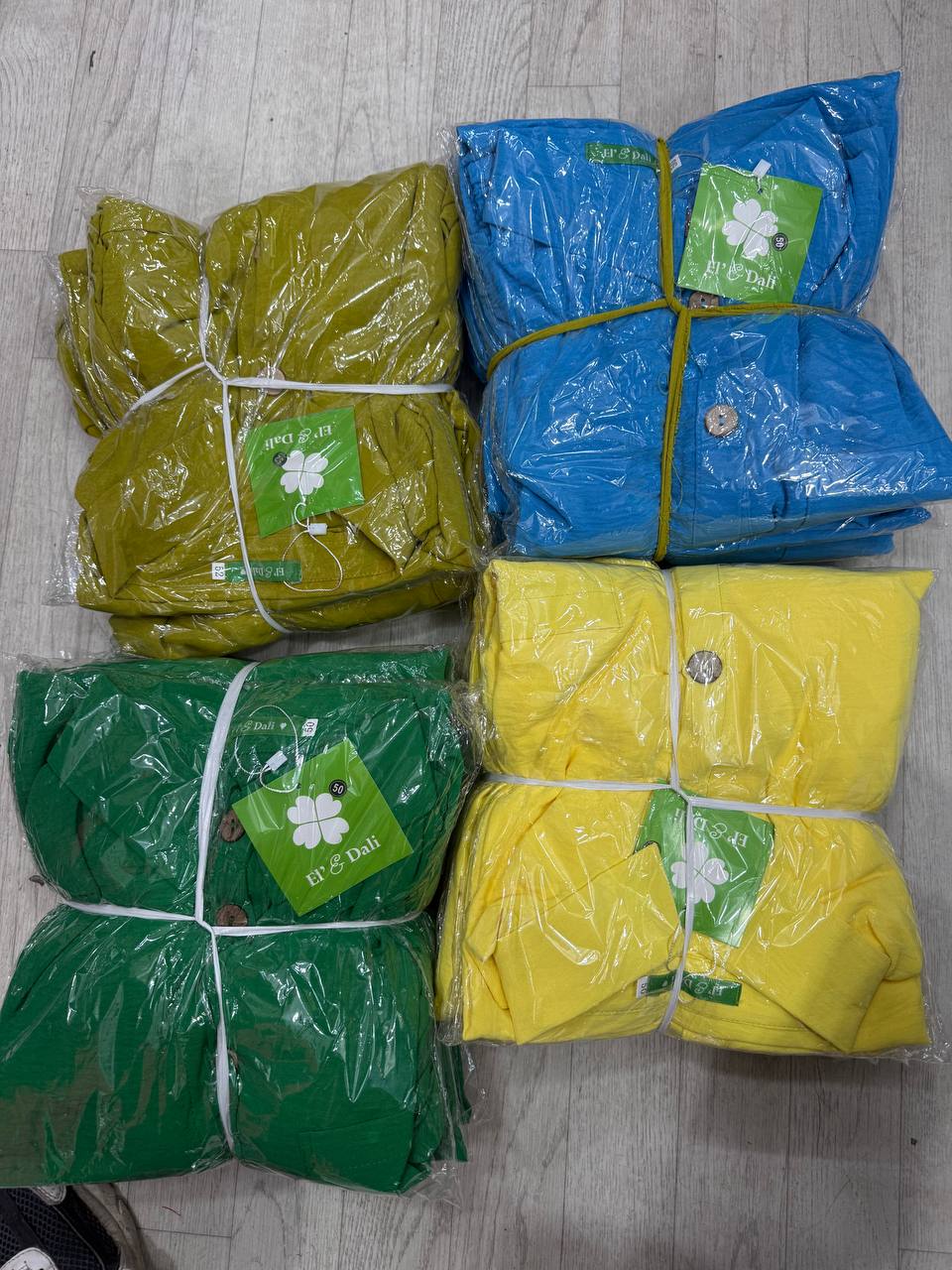 Получили костюм 
Рубашка + шорты 
Размерный ряд 50-52-5...