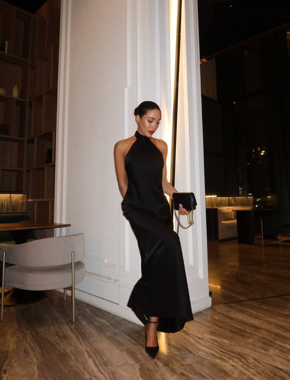 Элегантное вечернее платье ✨
Ткань: шелк
Очень женствен...