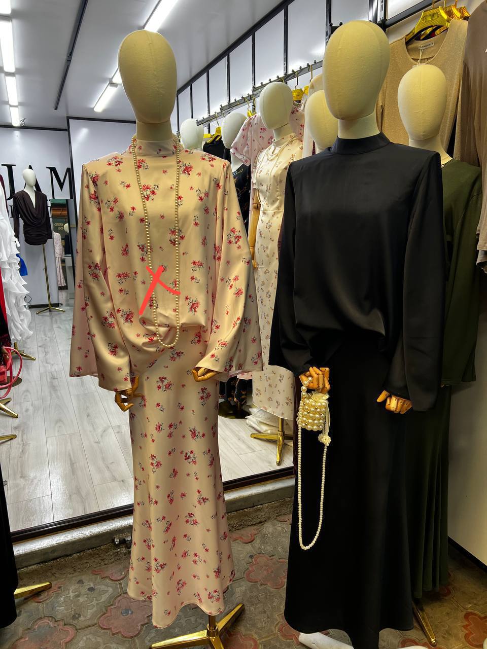 Элегантная двойка
Свободный верх и юбка макси создают у...