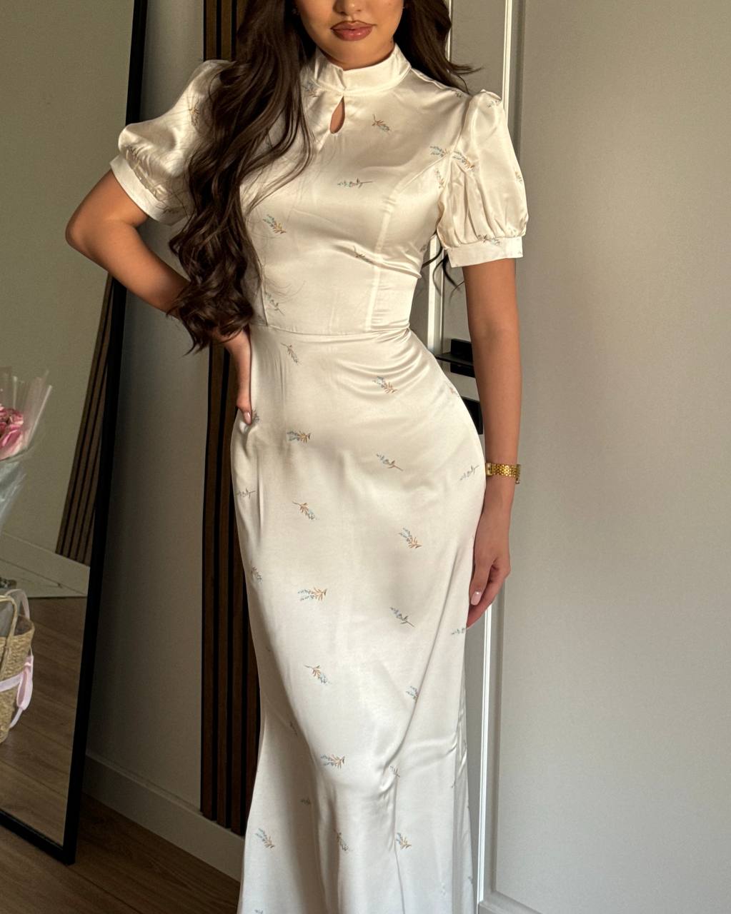 Платье “Капелька”
Лёгкое и женственное, с мягким блеско...