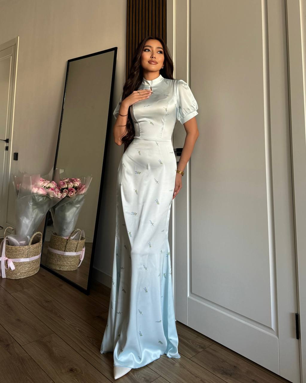 Платье “Капелька”
Лёгкое и женственное, с мягким блеско...