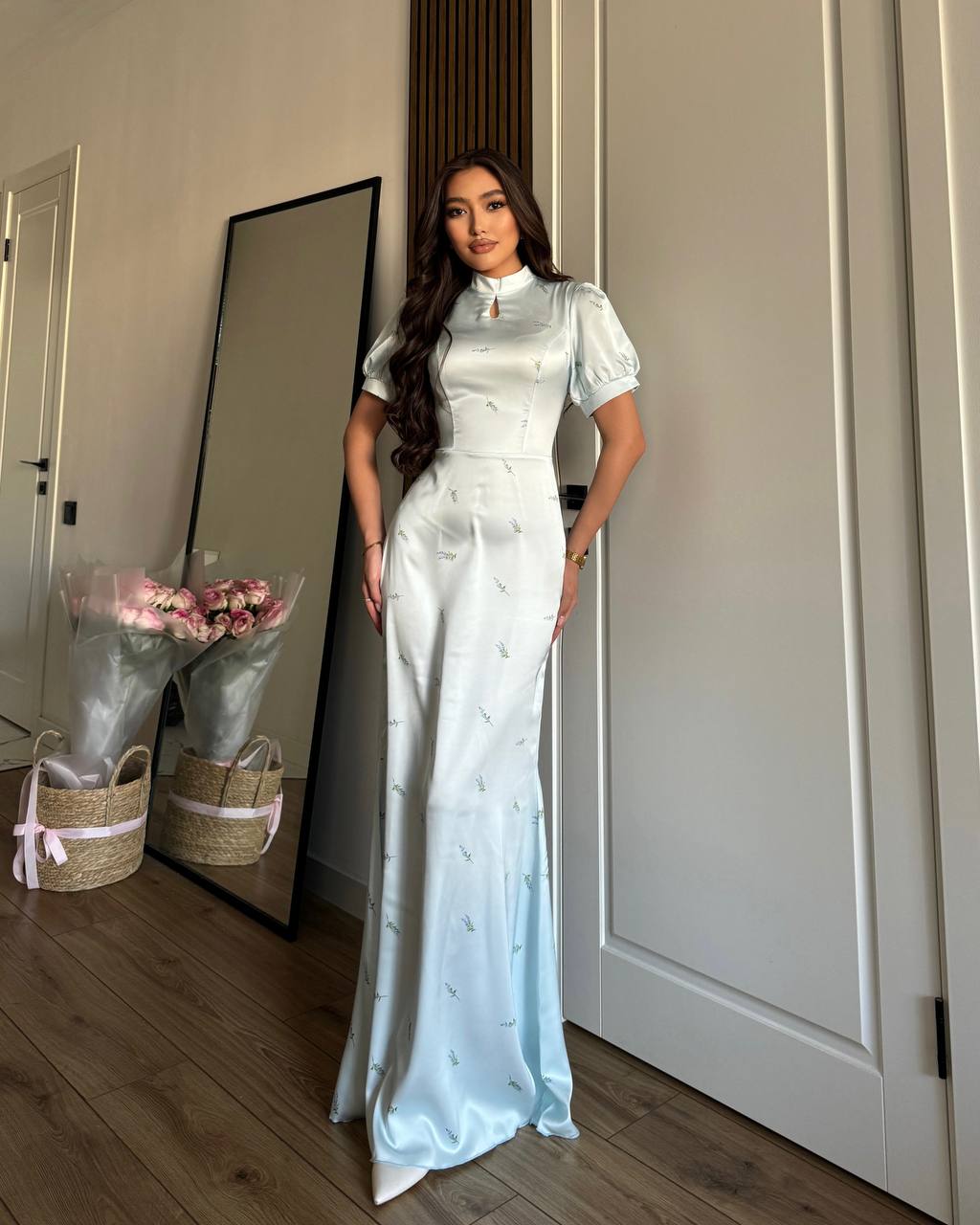 Платье “Капелька”
Лёгкое и женственное, с мягким блеско...