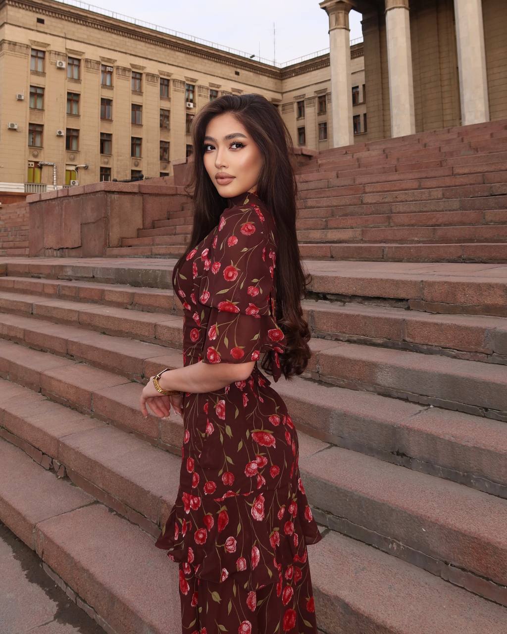 Нежное платье в цветочный принт 🌿
Идеальный вариант для...