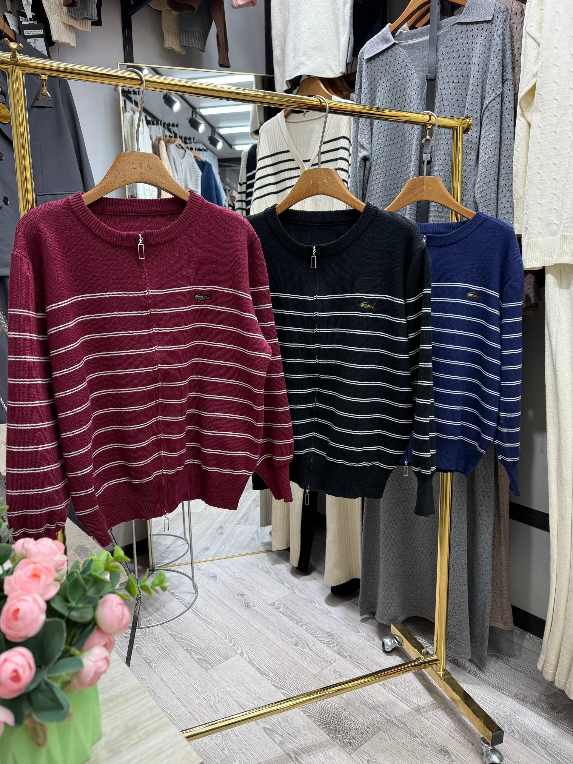 Стильные полосатые кофты с молнией