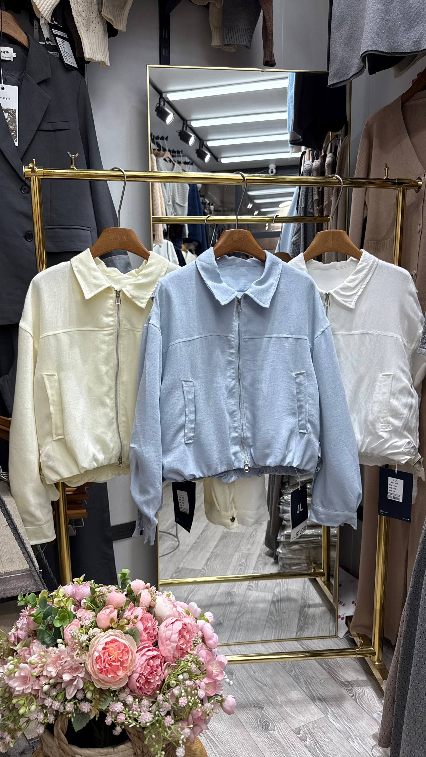 Бомбер 🔥
Размер:стандарт 🔥
Цена:1500сом🔥