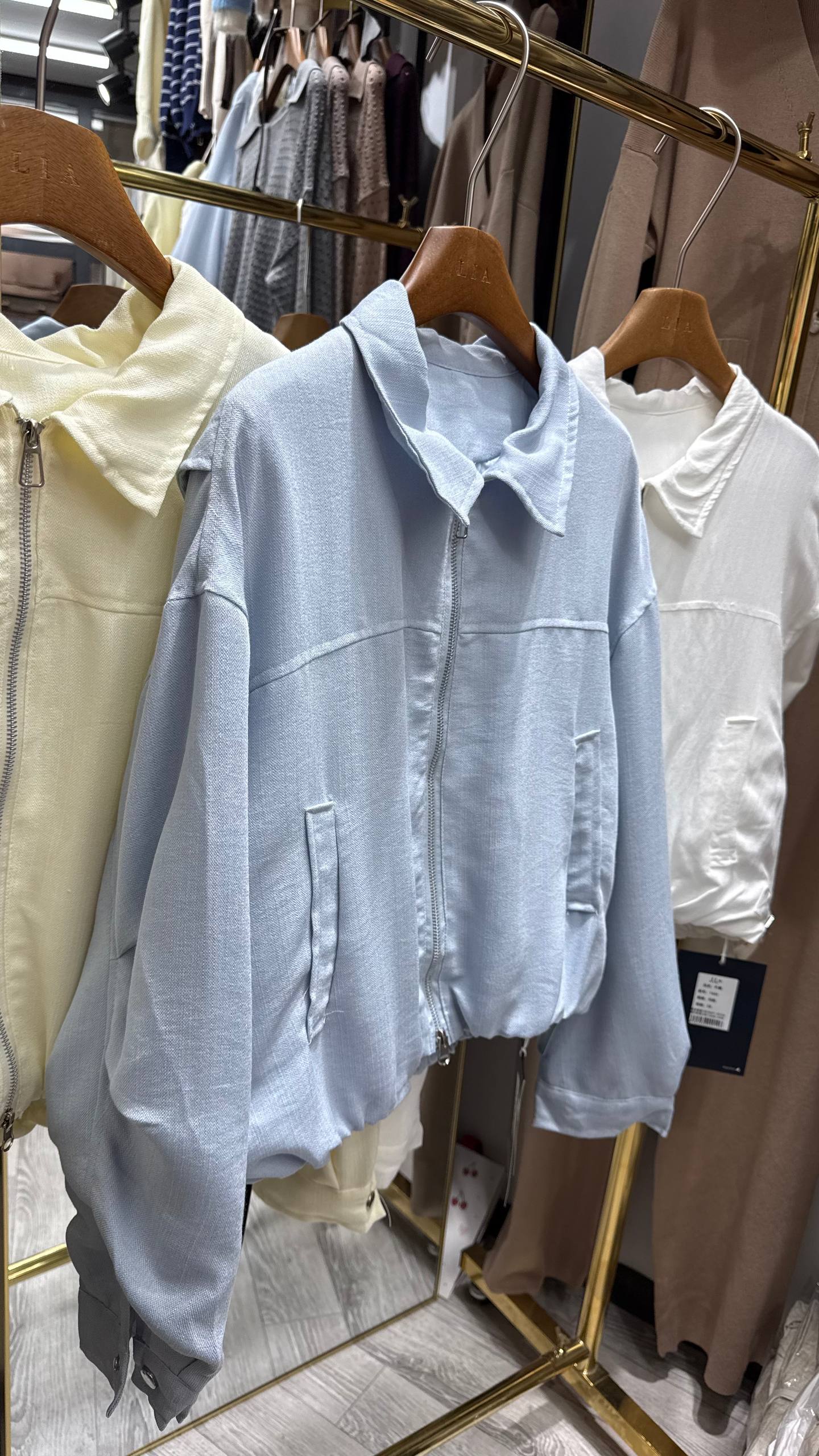 Бомбер 🔥
Размер:стандарт 🔥
Цена:1500сом🔥