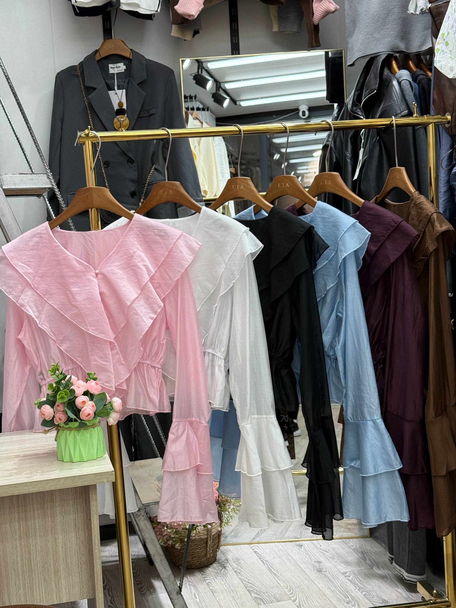 Элегантная блуза с воланами