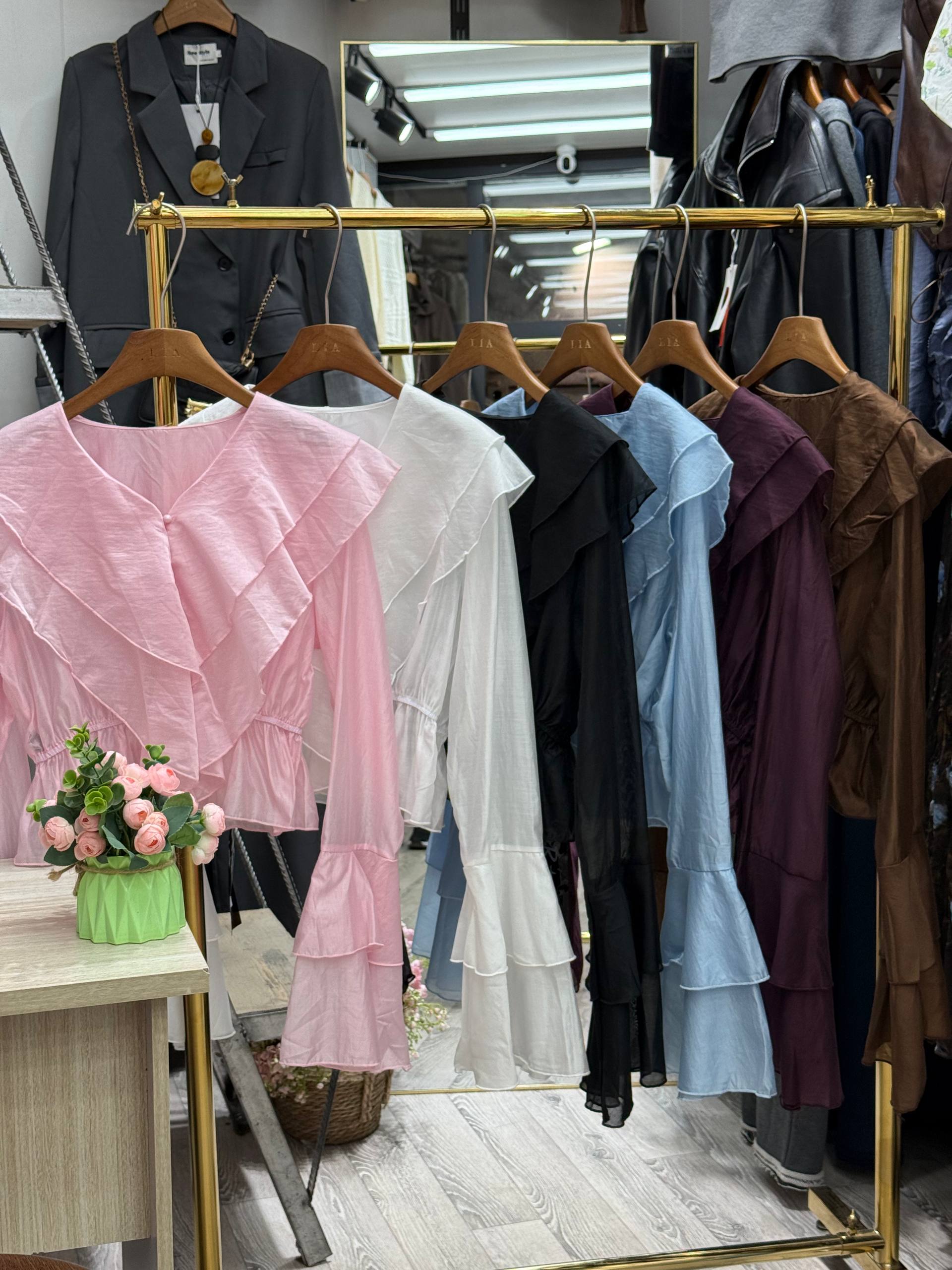 Элегантная блуза с воланами