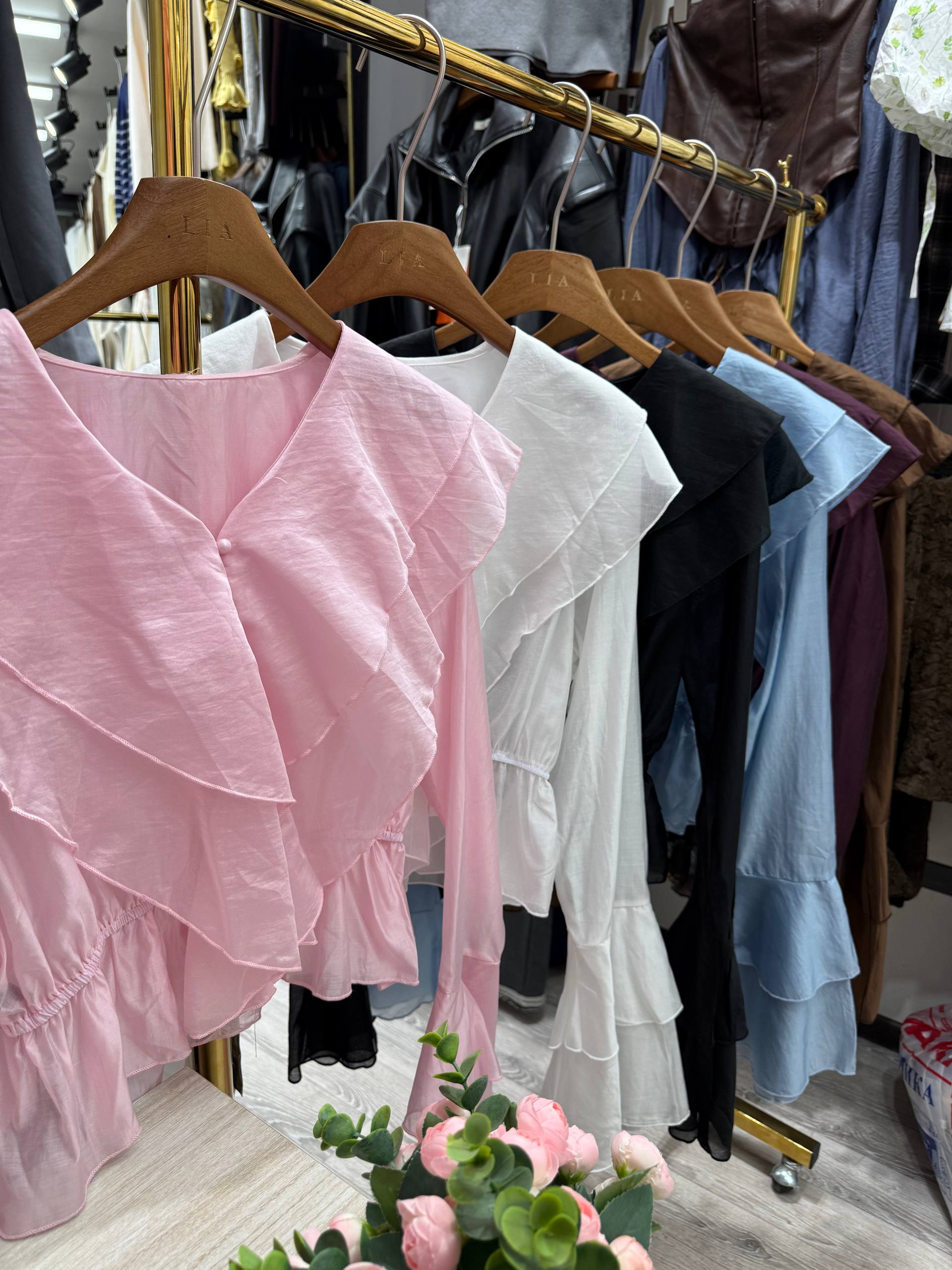 Элегантная блуза с воланами