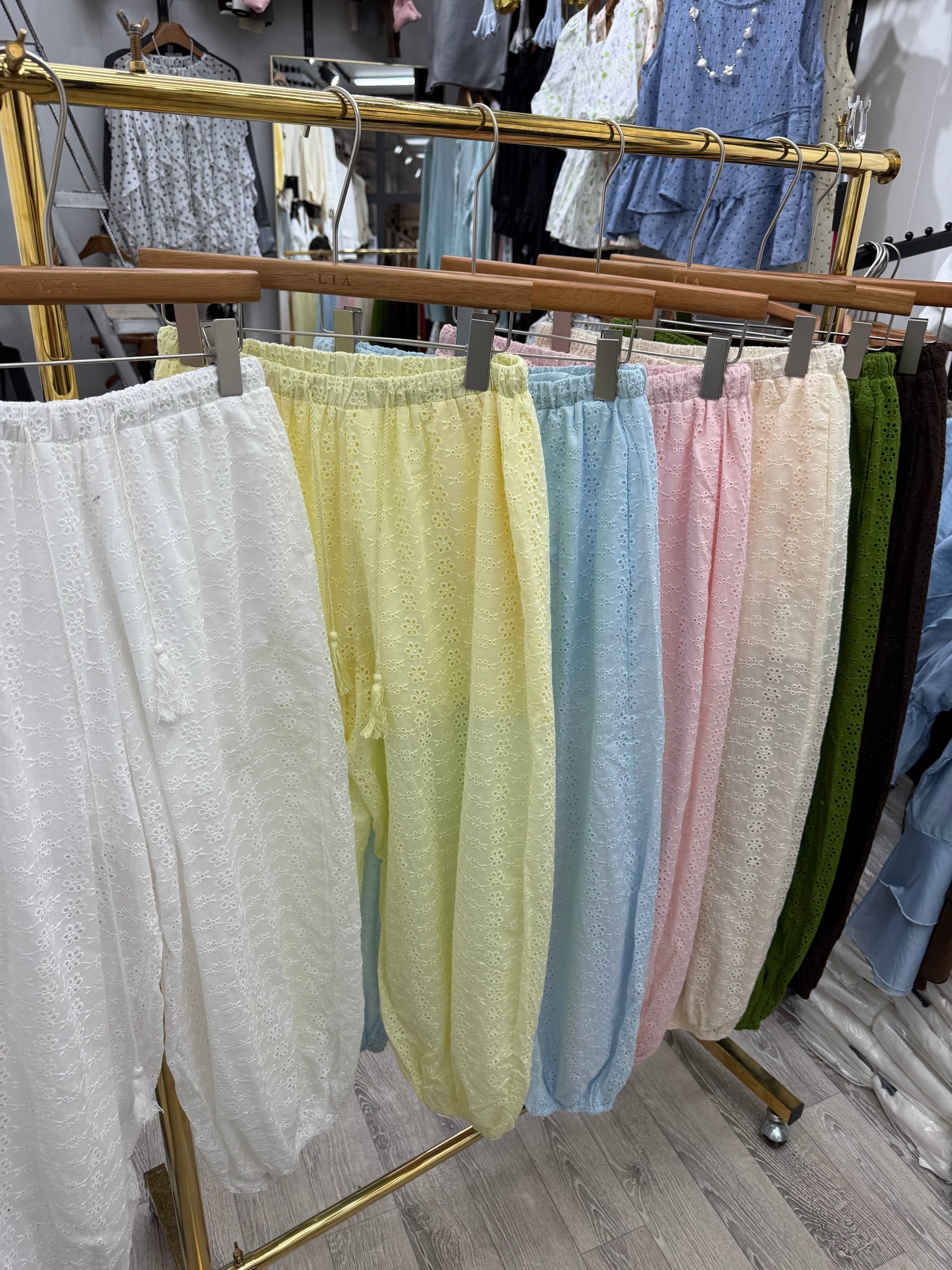 Нежные кружевные аладдин с эластичным поясом 🌿
Размер: ...