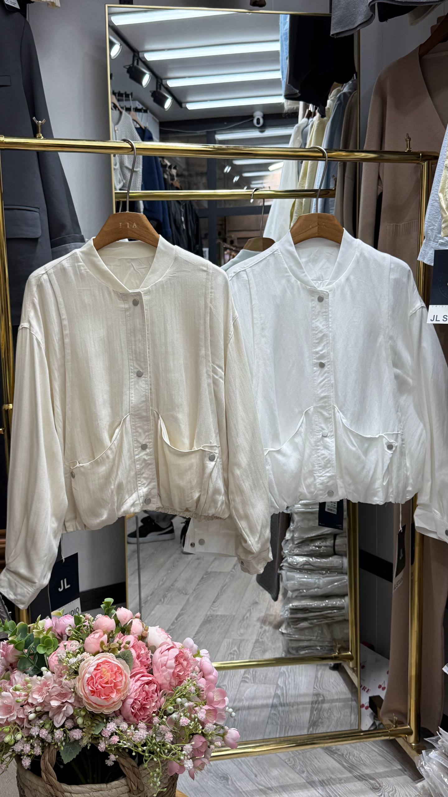 Бомбер 🔥
Размер: стандарт 
Цена:1500сом