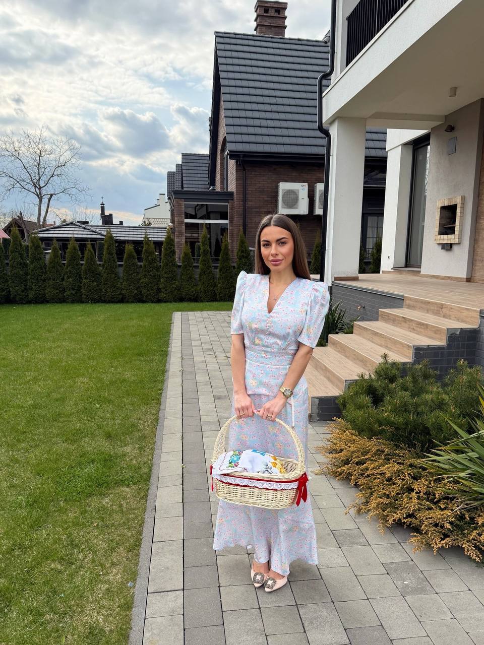 Нежное платье в цветочный принт — идеальный выбор для ж...