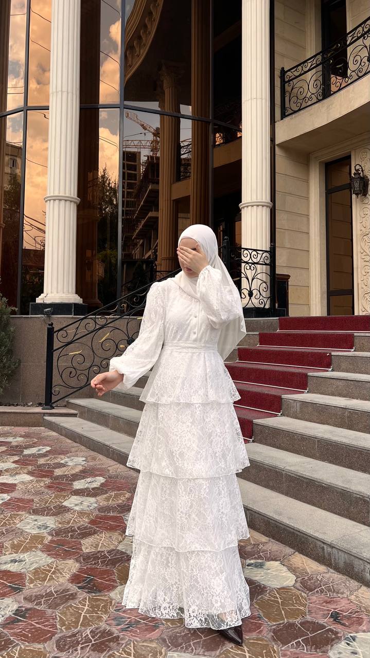 Женственное кружевное платье с ярусной юбкой ✨
Стиль: э...