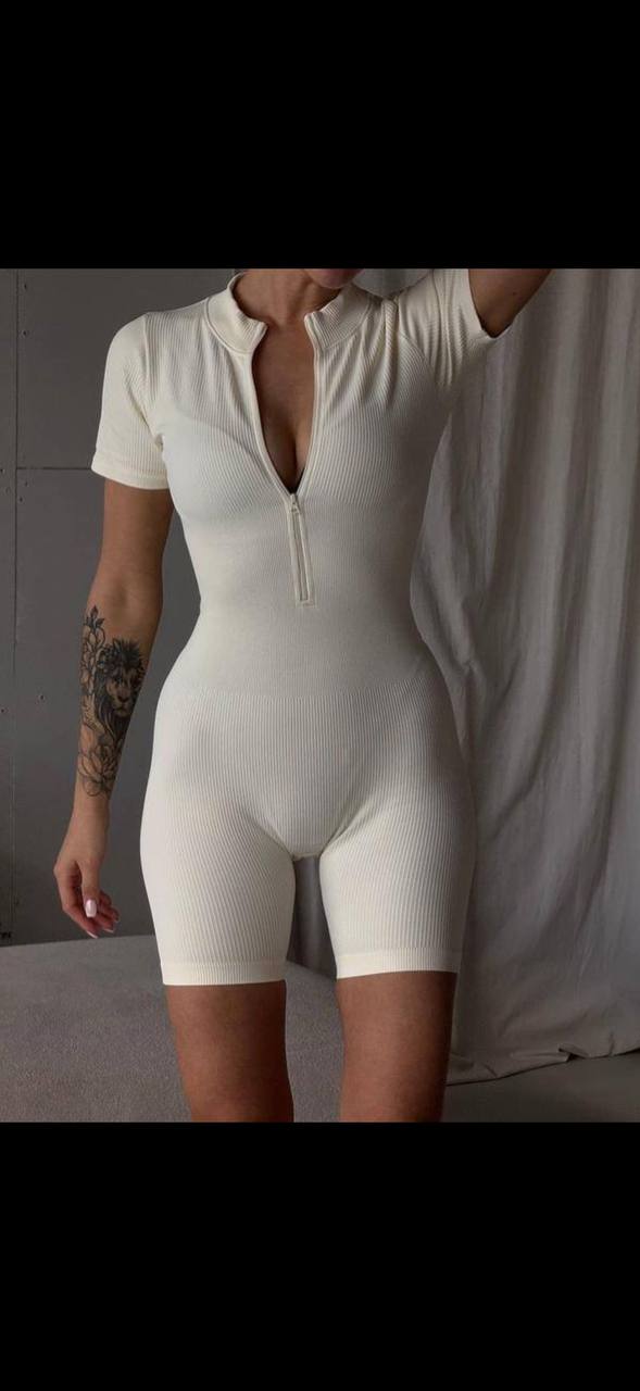 УКОРOЧЕННЫЙ КОМБИНЕЗОН НА ЗАМКЕ ✨
стильно • удобно • по...