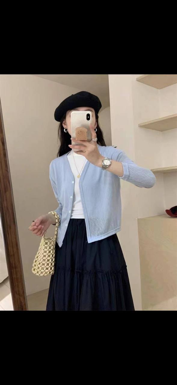 Шикарная лёгкая накидка для весенних образов 🌸
Невесома...