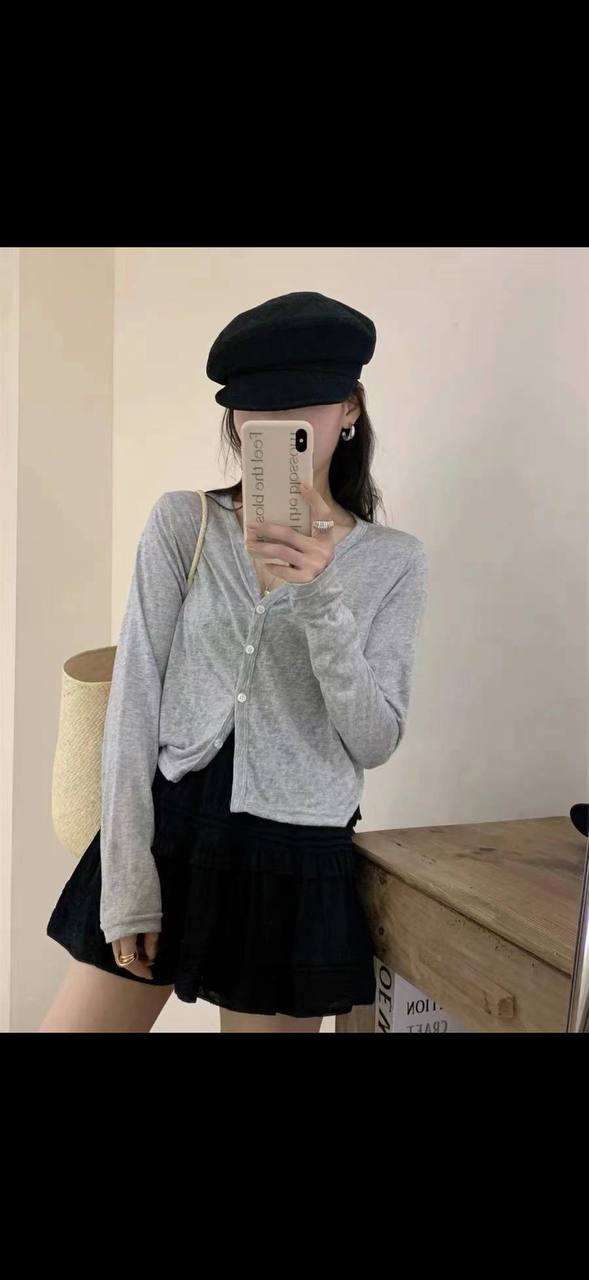 Шикарная лёгкая накидка для весенних образов 🌸
Невесома...