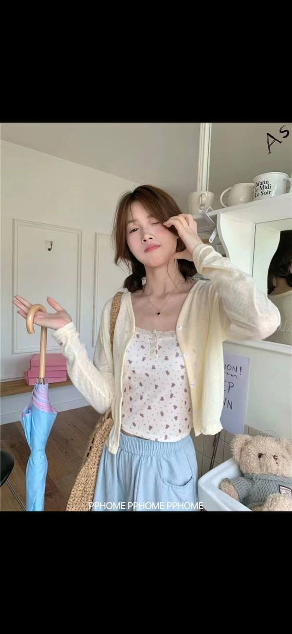 Шикарная лёгкая накидка для весенних образов 🌸
Невесома...