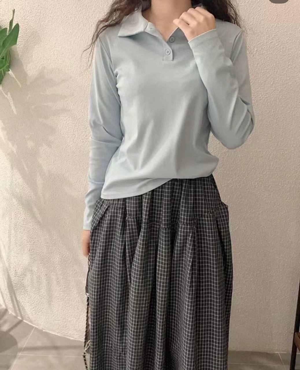 Лёгкий лонгслив с воротником — идеальный вариант на вес...