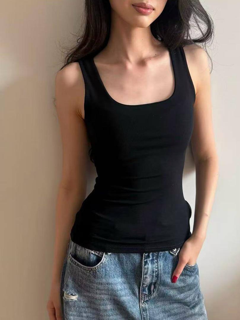 Стильная белая майка
    Must-have в каждом гардеробе 🤍...