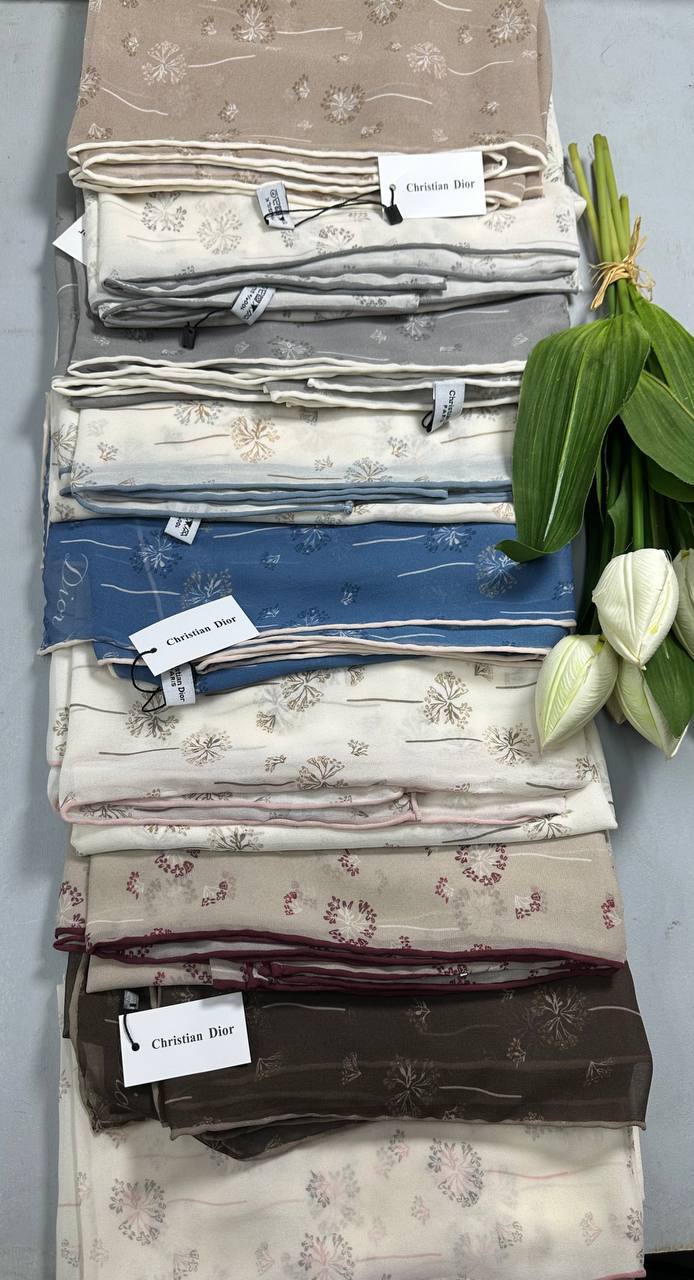 Новинки к сезону 🌷
Шарфы Жоржет с ручной подгибом 🧣
Раз...