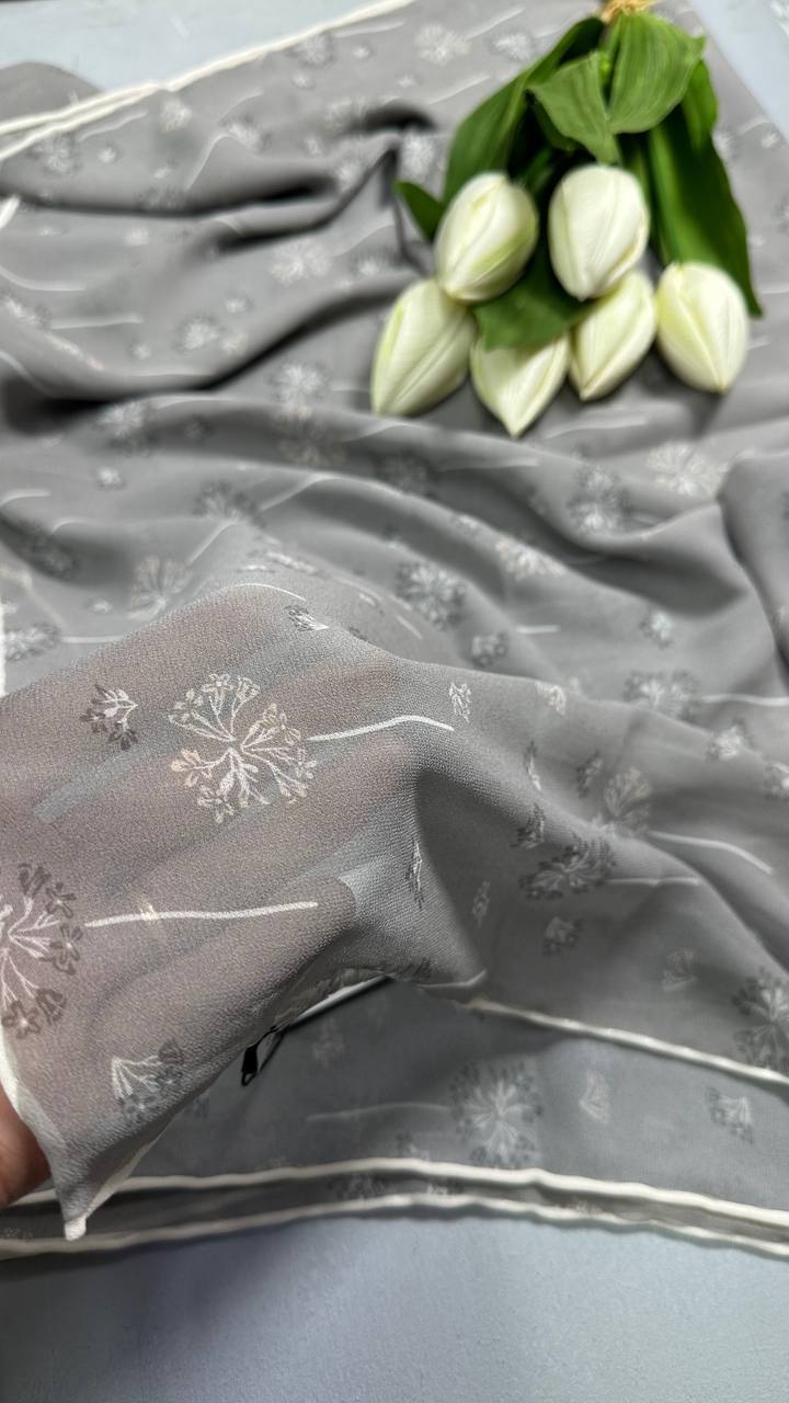 Новинки к сезону 🌷
Шарфы Жоржет с ручной подгибом 🧣
Раз...