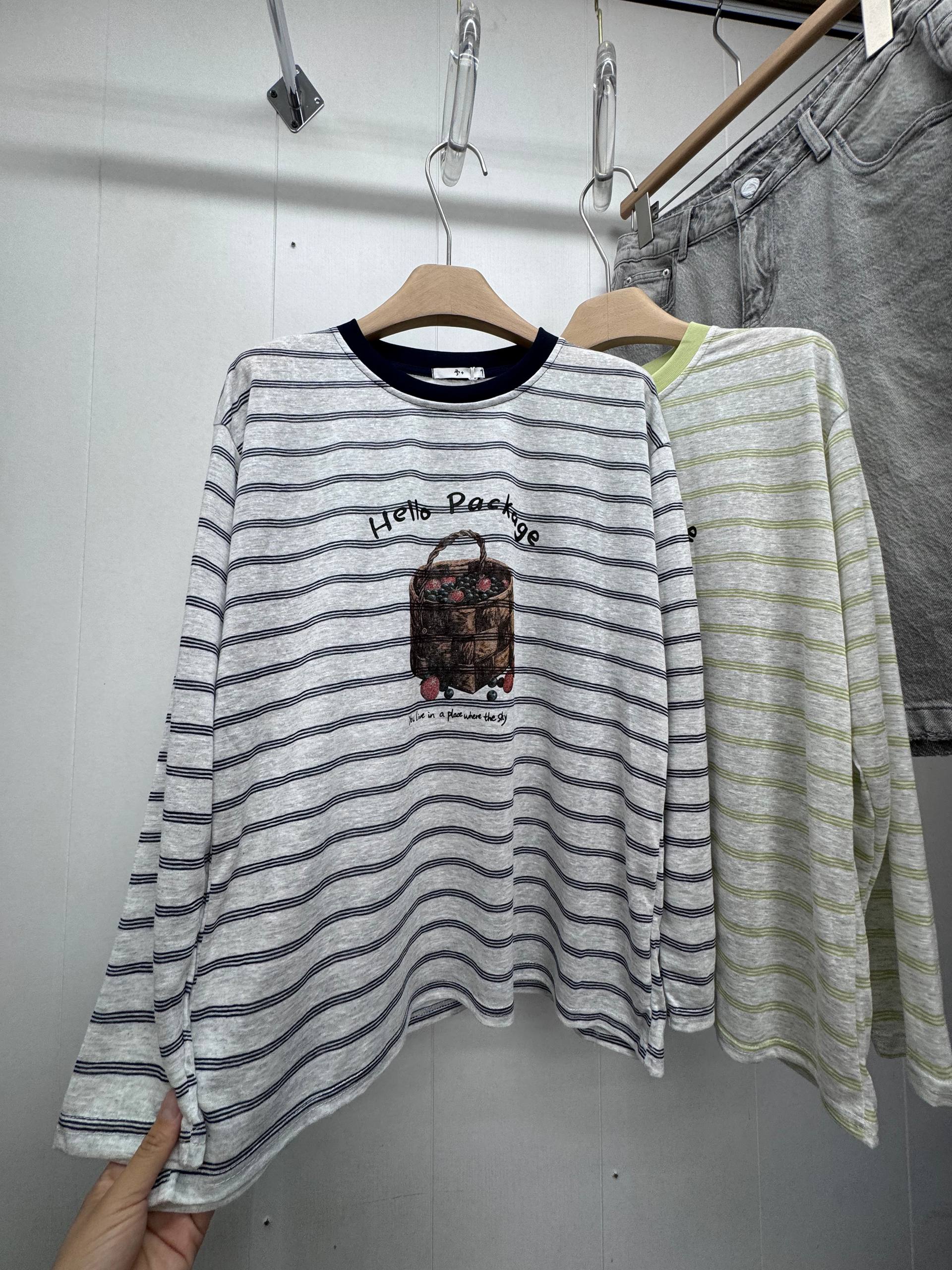 New collection 
Стильный лонгслив в полоску с принтом 🔥...